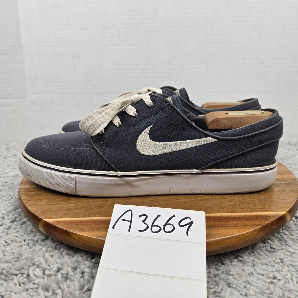 Nike Men 11 SB Zoom Stefan Janoski Gray Cavnas Athletic Daily Sneaker 615957-027